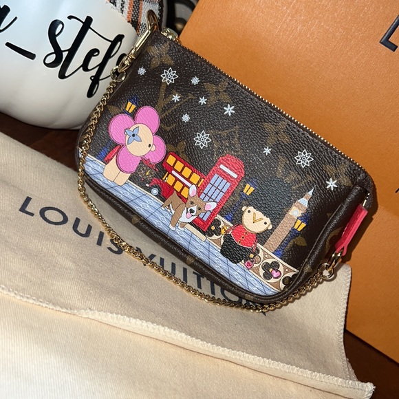 Authentic Louis Vuitton Christmas Animation London Mini Pochette - Picture 3 of 11
